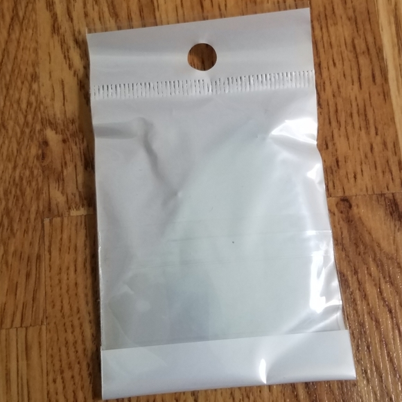 4/$15 Women’s Green Faux Leather Earrings - Picture 5 of 5